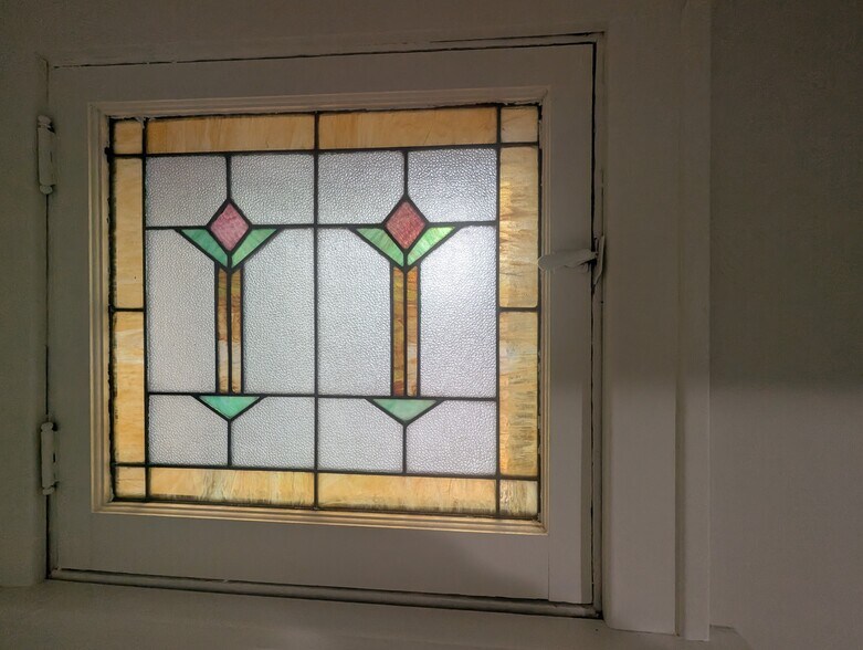 Building Photo - 5820 W Berteau Ave