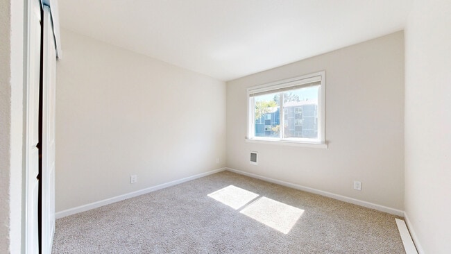 Building Photo - 401 Ignacio Blvd