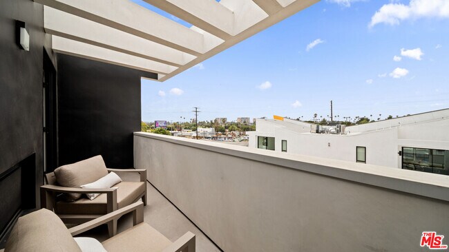 Building Photo - 2435 Penmar Ave