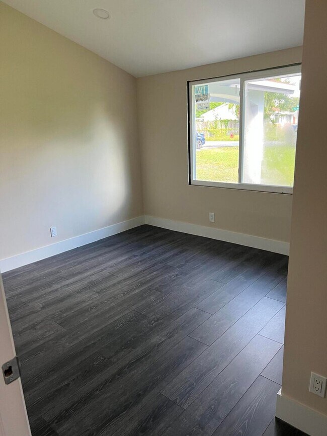 Building Photo - 3880 Home St