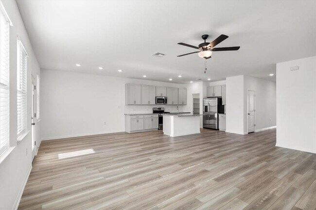 Building Photo - 1409 Alana Fls Ave