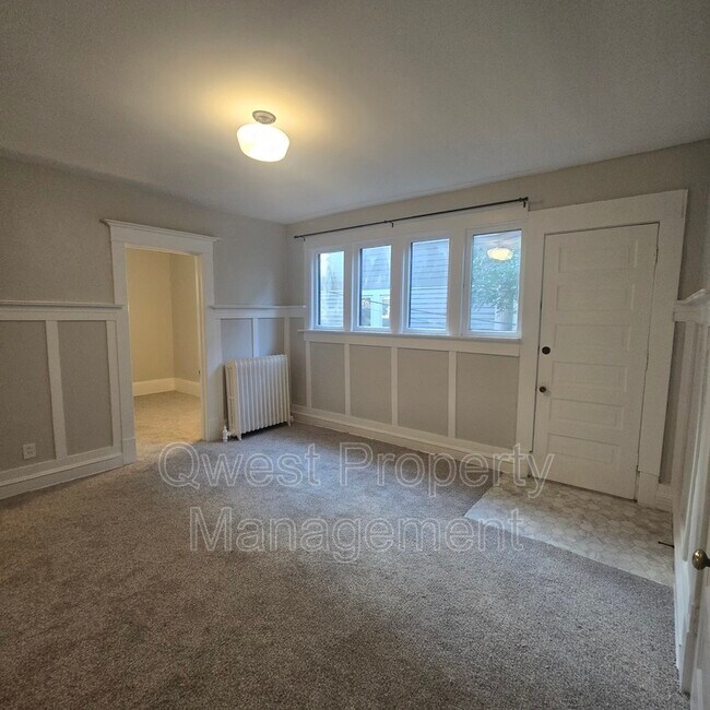 Building Photo - 424 Lafayette Ave SE