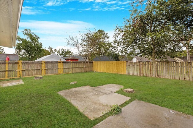 Building Photo - 22727 Hawkwood Dr