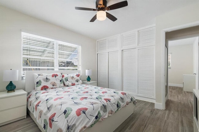 Building Photo - 2501 NE 12th St