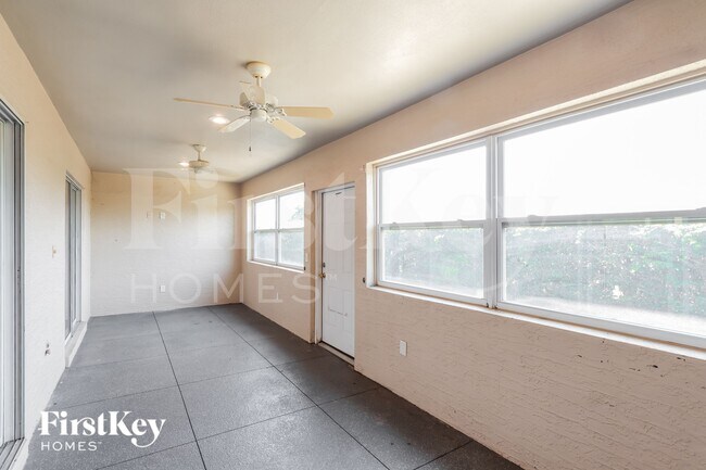 Building Photo - 2530 Pine Valley Dr
