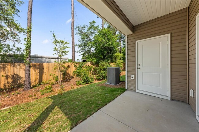 Building Photo - BRAND NEW TOWNHOUSE!!
