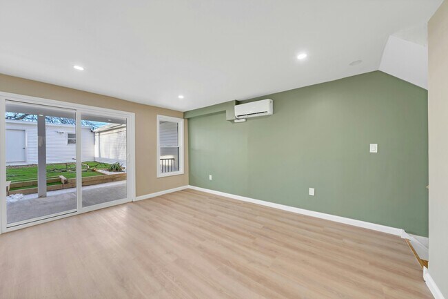 Building Photo - 171 Van Horne St