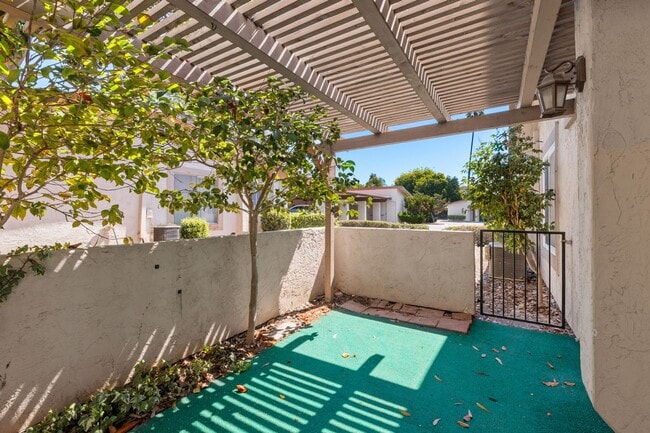 Building Photo - 16924 Caminito Santico