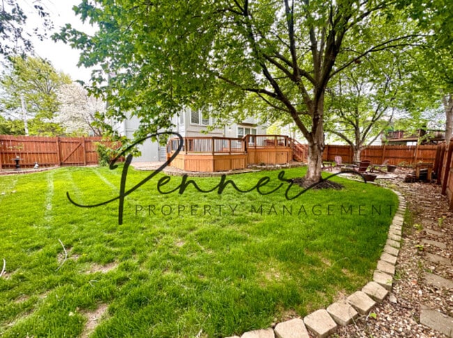 Building Photo - 616 SE Athens Dr