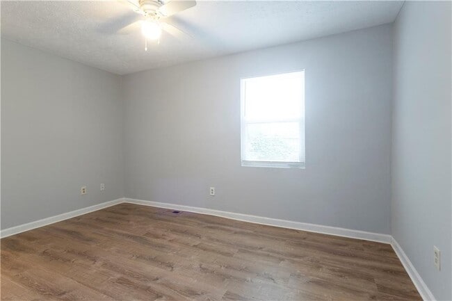 Building Photo - 1441 Springleaf Cir SE