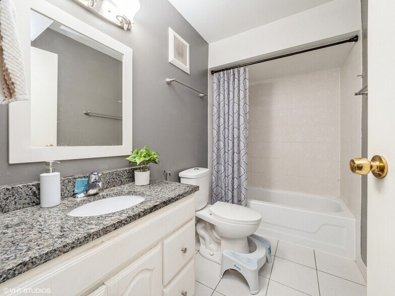 Building Photo - 625 Derry Ct