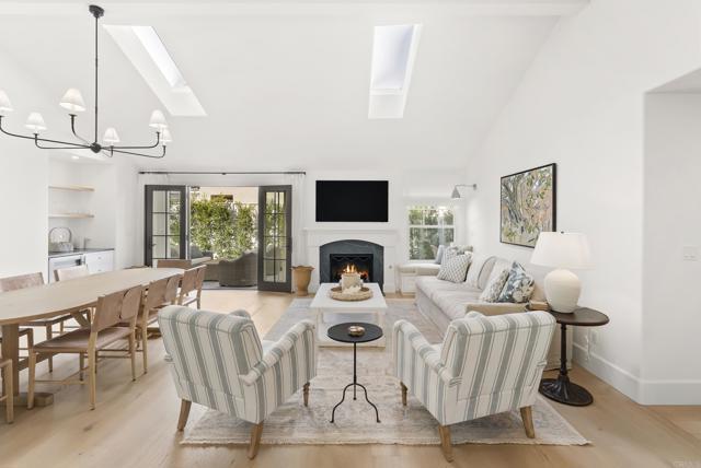 Building Photo - 210 Estrella St