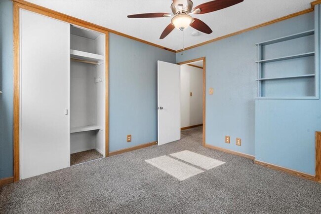 Building Photo - 1146 31st St NE