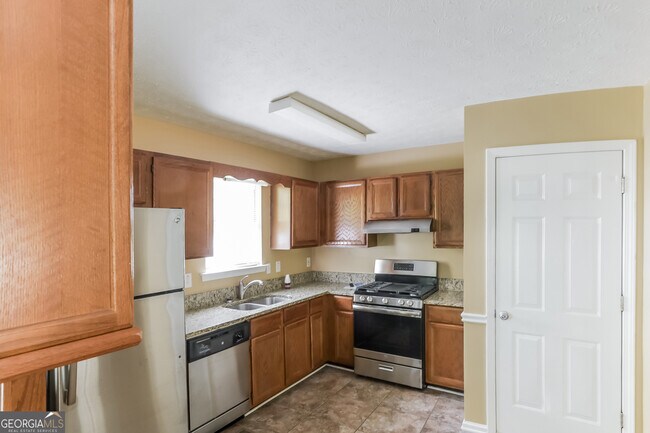 Building Photo - 595 Deering Dr