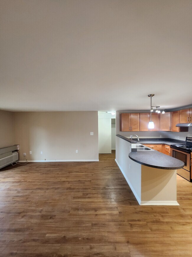 Building Photo - 3801 Ravens Crest Dr