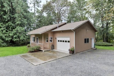 Building Photo - Charming 1 Bedroom Cottage with Attached Garage