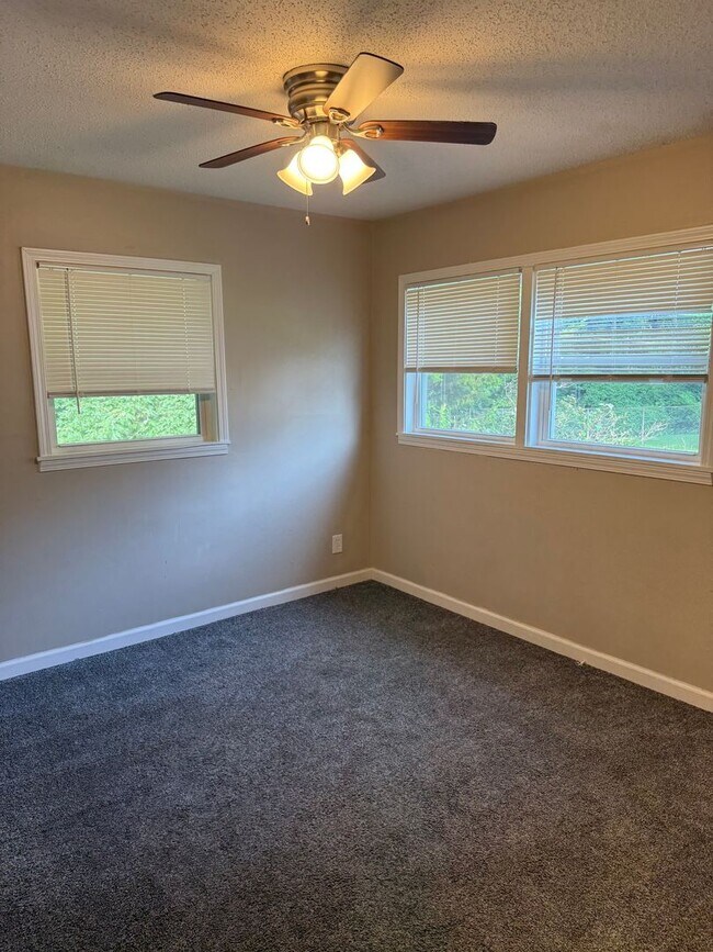 Building Photo - Move in Ready!