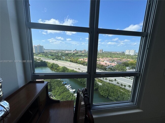 Building Photo - 3500 Mystic Pointe Dr