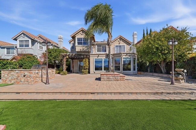 Building Photo - 2037 Wendover Ln