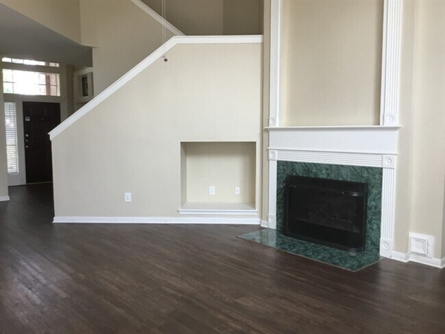 Building Photo - 141 S Laguna Pointe Dr