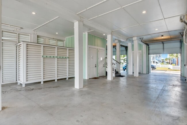 Building Photo - 3815 Seabreeze Ln