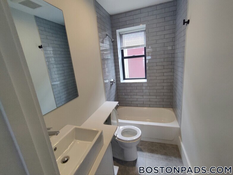 Building Photo - 54 Taylor St