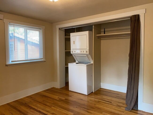 Building Photo - 135 N Sherwood St