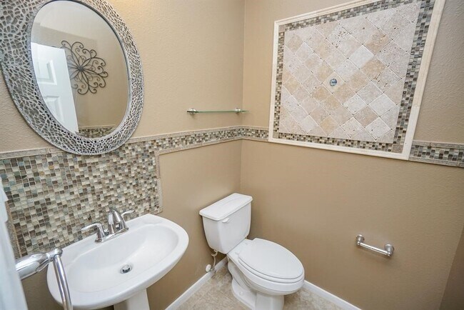 Building Photo - 3211 London Ln