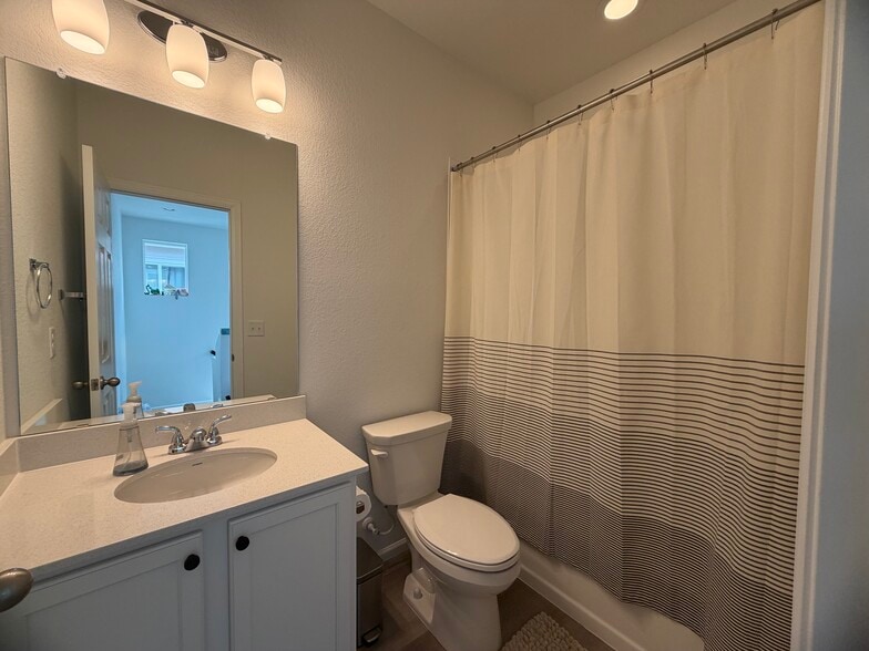 Bath 2 - 2434 Vanhoutte Vw