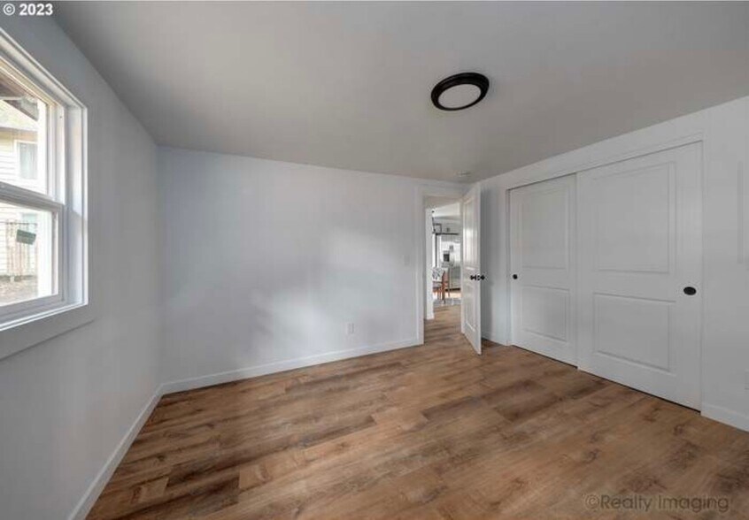 Building Photo - 203 NE 162nd Ave