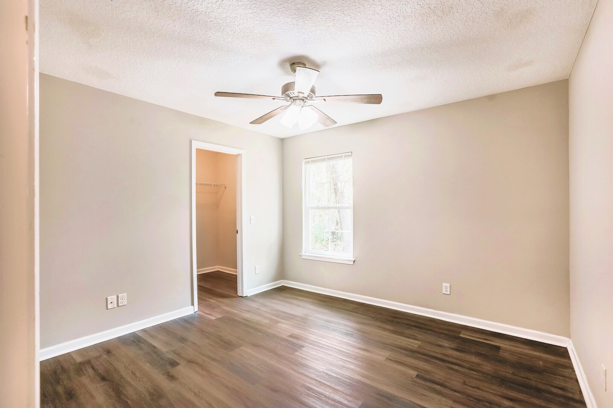 Building Photo - 160 Callie Cir