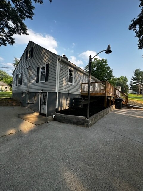 Building Photo - 2208 Sanderson Rd