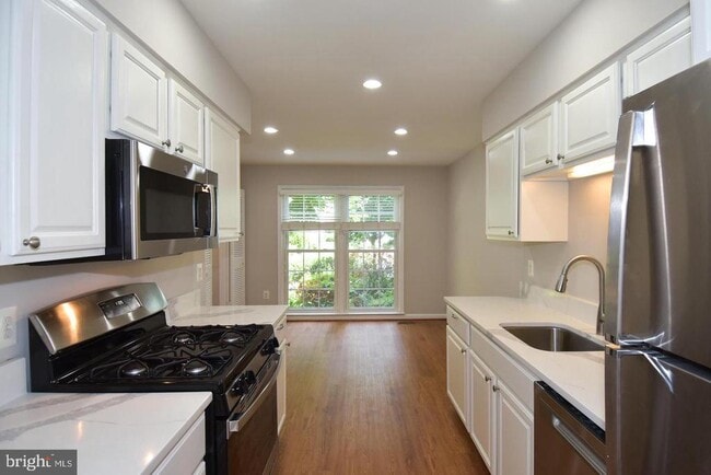 Building Photo - 9758 Cardinal Rd