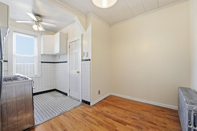 Building Photo - 532 Adams St
