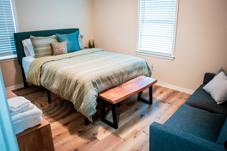 Building Photo - 3232 Logan Pl