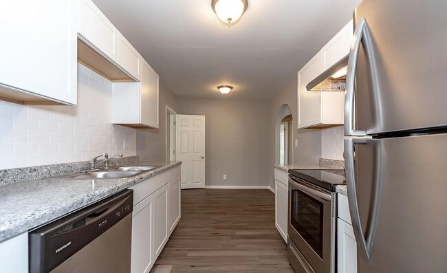 Building Photo - 13119 Fuller Ave