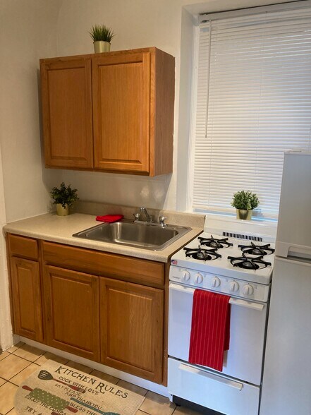 Kitchen - 44 Victory Ave
