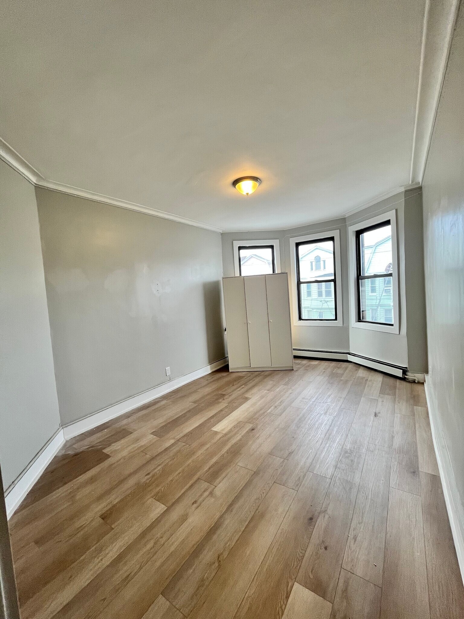 122 Randolph Ave 3R - 120 Randolph Ave
