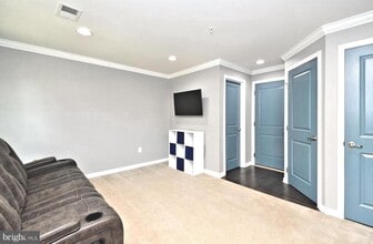 Building Photo - 353 E Hancock St