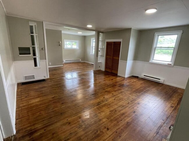 Building Photo - Historic home in WEST PERRY SCHOOL DISTRICT