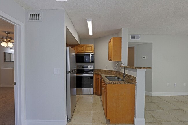 Building Photo - Venetian Palms 12670-2203