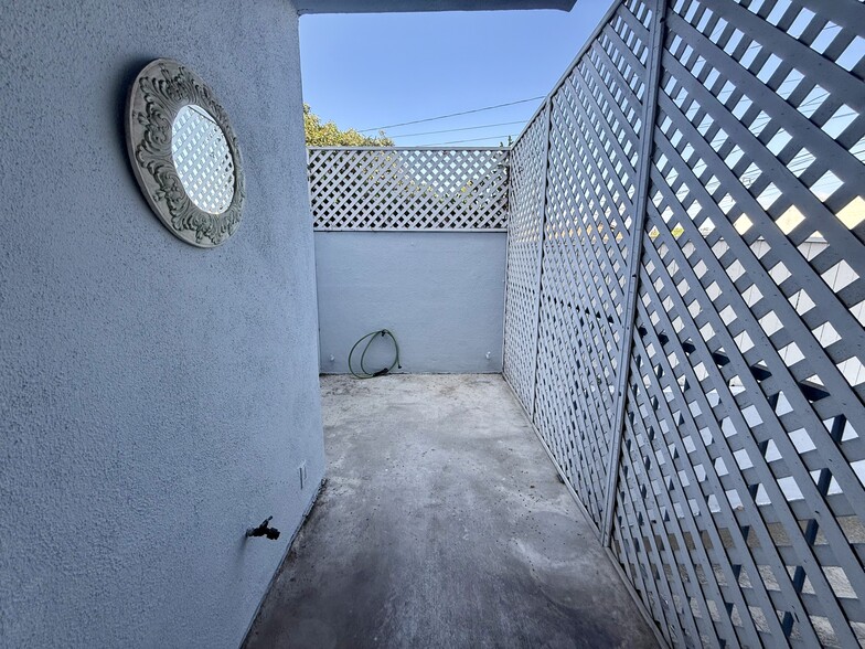 Building Photo - 1937 Euclid St