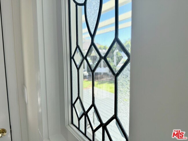 Building Photo - 370 Main St