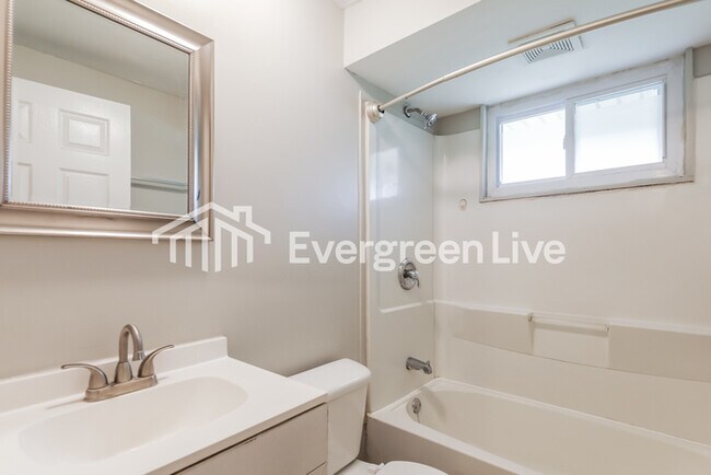 Building Photo - 5013 Tewksebury Dr