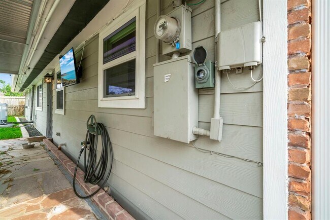Building Photo - 2407 Willowby Dr