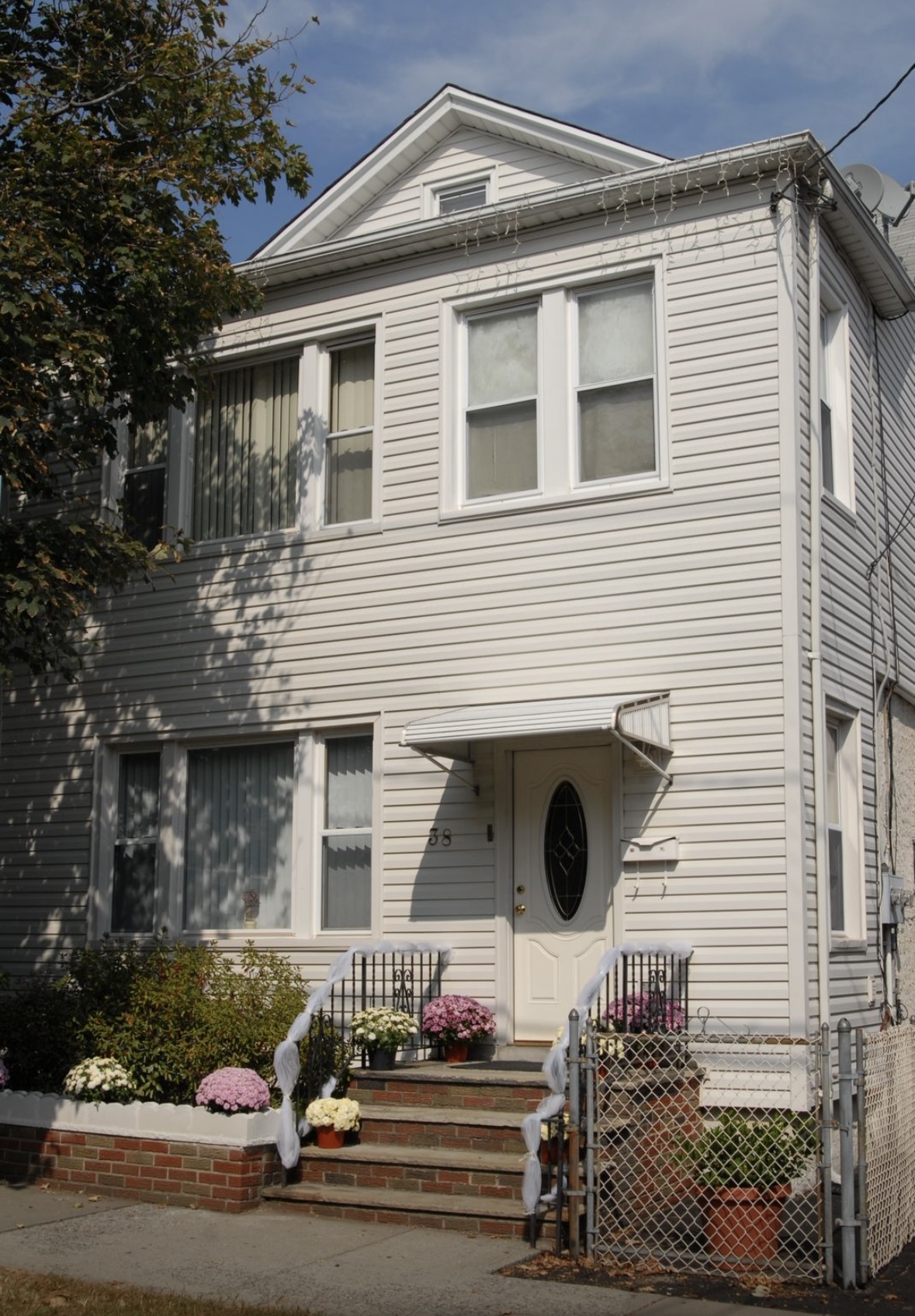 Building Photo - 38 1st St