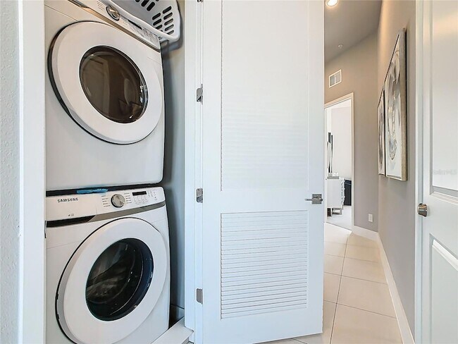 Building Photo - 7740 Sandy Ridge Dr