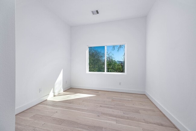 Building Photo - 3411 McGowen St