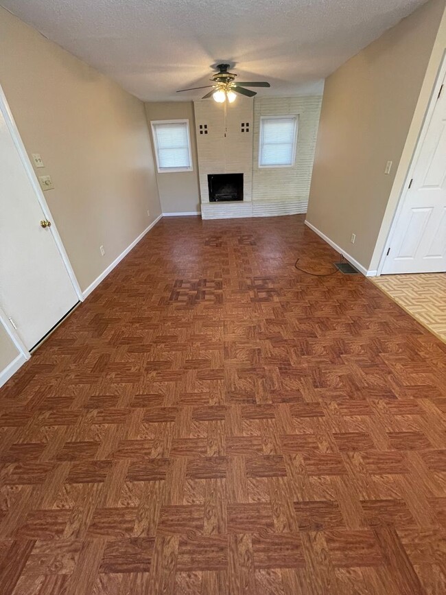 Building Photo - 2 Bedroom, 2 Bathroom House with Attached Garage