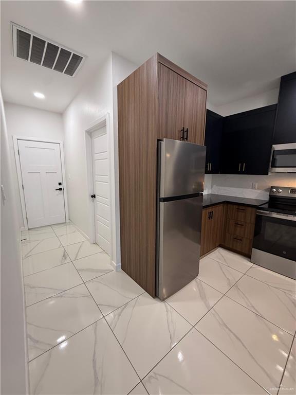 Building Photo - 9 B W St